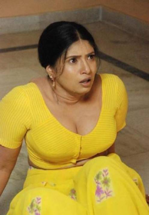 Desi-mallu-aunty-blouse-boobs 11